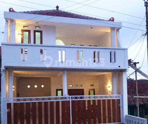 Rumah Dua Lantai View Kota Siap Huni di Gajah Mungkur A5116 1