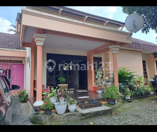 Strategic Ready-to-Live House in West Ungaran A4816 1