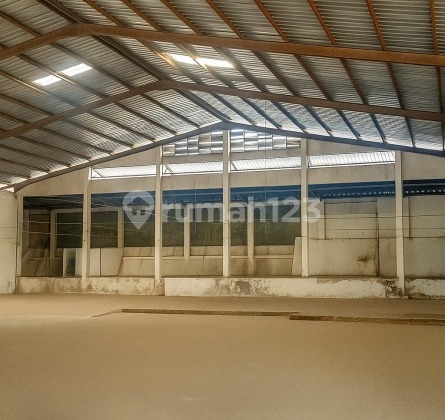 Ready-to-Use Warehouse, Spacious Parking, Strategic Location at Tugu A4426 1