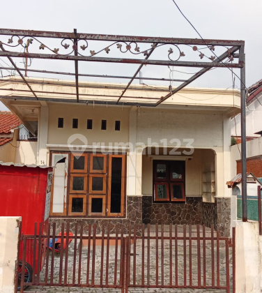 Land and Building Near Tugu Muda in Central Semarang A4044 1