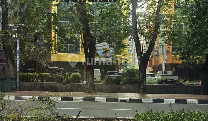 Attached Shophouse in Sunter Facing Main Road Attached Shophouse in Sunter Facing Main Road