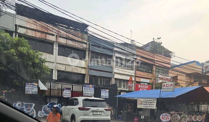Shop House on Pangeran Jayakarta for Warehouse