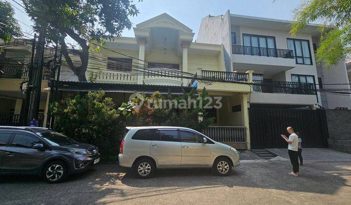 Rumah 2 Lantai SHM Bagus luas hampir 400m2 big family 1