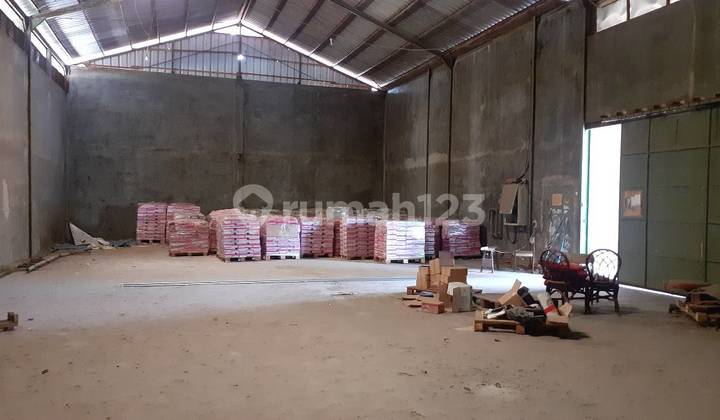 Warehouse in Cipinang, Land Area 1600 Warehouse in Cipinang, Land Area 1600