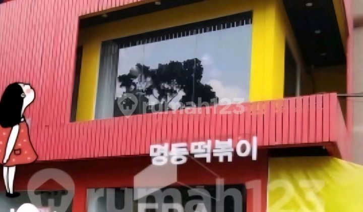 Shop House in Kemang Raya. Shop House in Kemang Raya.