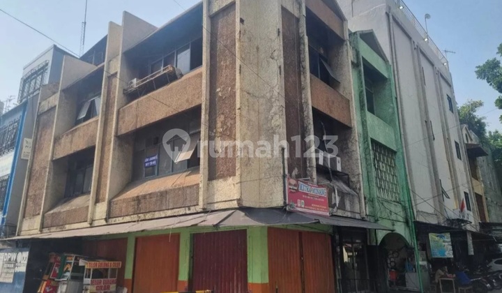 Ruko Di Tamansari ********. Ruko Di Tamansari ********.