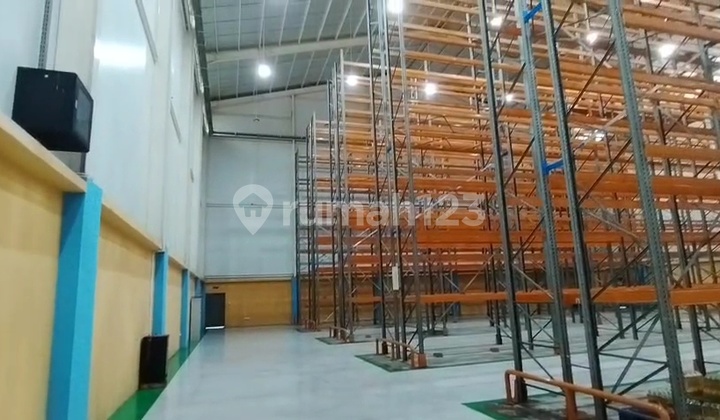 Warehouse in Kelapa Gading, size 1620m2 and cold storage.