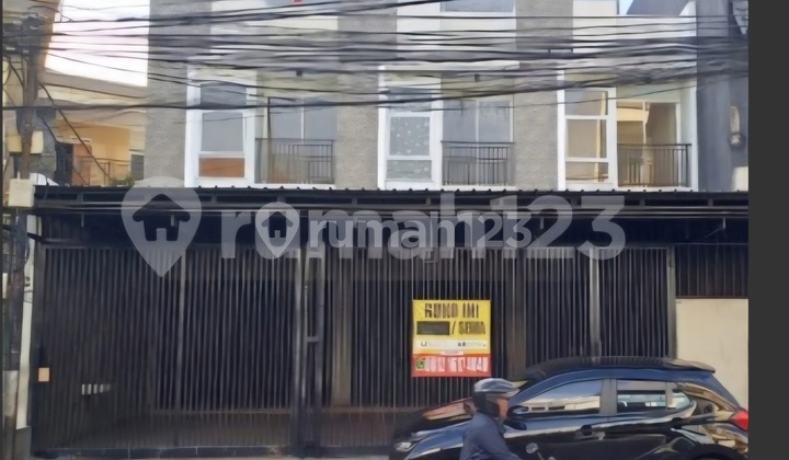 Shophouse in Tomang 3, Attached Shophouse.