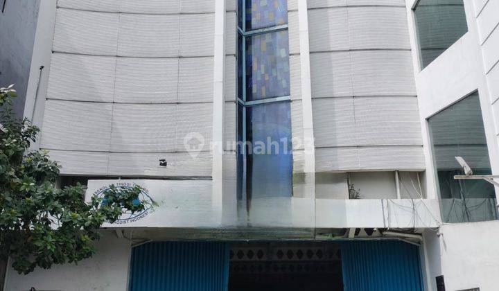 Ruang-usaha Gedung Di Bandengan 1