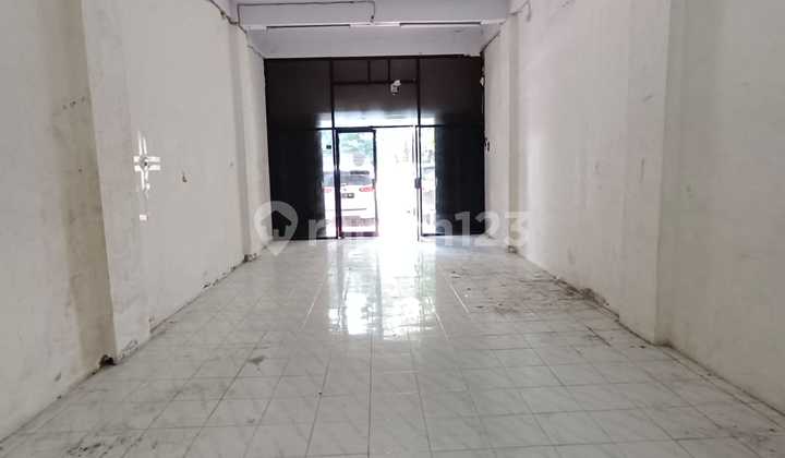 Shop house in Sunter Shop house in Sunter