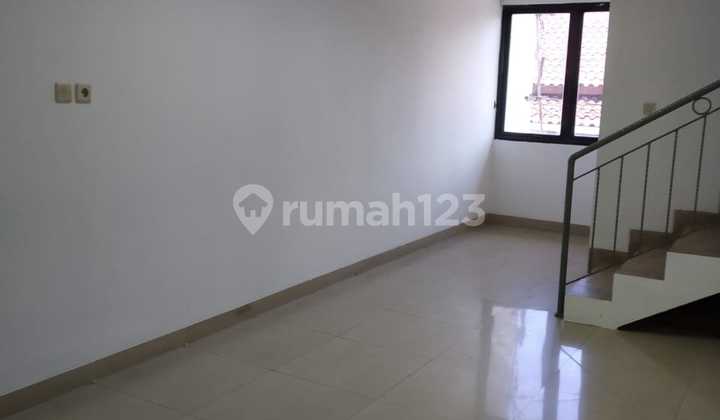 5 Units of Attached Shophouses in Tomang 2