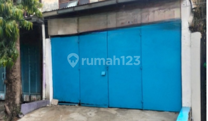 Selling Mother's House in Central Jakarta Selling Mother's House in Central Jakarta