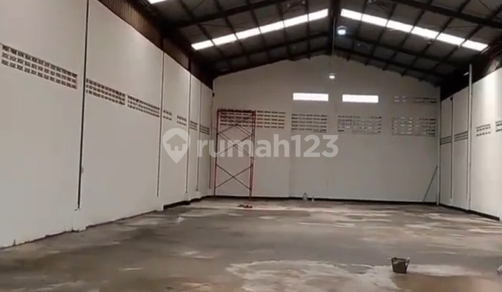Warehouse in Cipondoh 400m2 Warehouse in Cipondoh 400m2