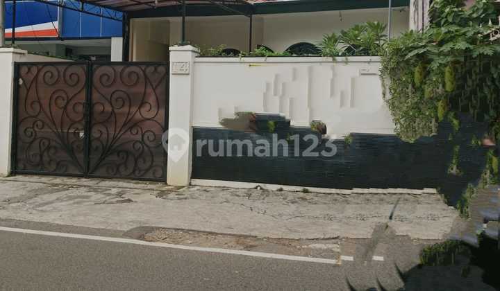 Rumah, di Tebet,
