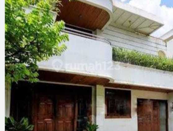 Nice House in Menteng Rarely Has Price .Quick Sale 2