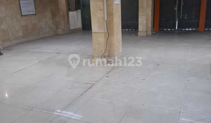 3 Ruko Gandeng Gajah Mada