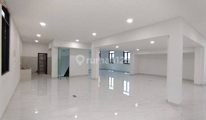 Lokasi Strategis Disewa Gedung Kebayoran Baru, Lt.400m2, Shm, Hadap Timur 2