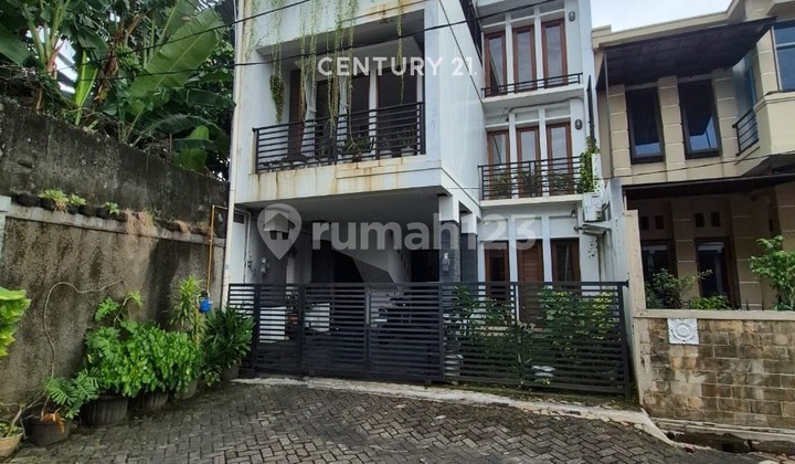 Rumah 3 Lantai Siap Huni Harga Menarik di Bintaro Sektor 5 Rumah 3 Lantai Siap Huni Harga Menarik di Bintaro Sektor 5