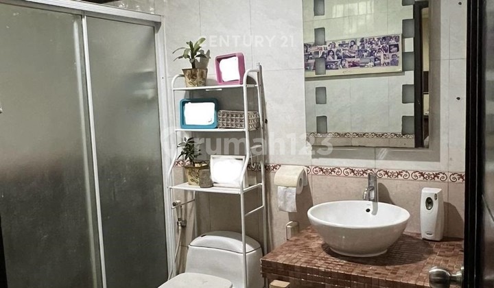 Strategic House for Sale at an Attractive Price in Bintaro 2