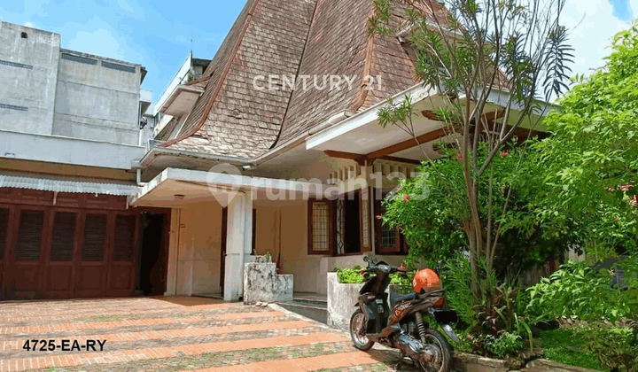 For Sale Sturdy Move-In Ready Strategic House in Menteng, Central Jakarta For Sale Sturdy Move-In Ready Strategic House in Menteng, Central Jakarta