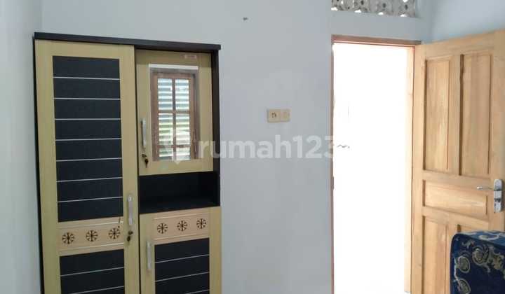 Room with Private Bathroom, Biznet WiFi, Quiet and Comfortable Location 2