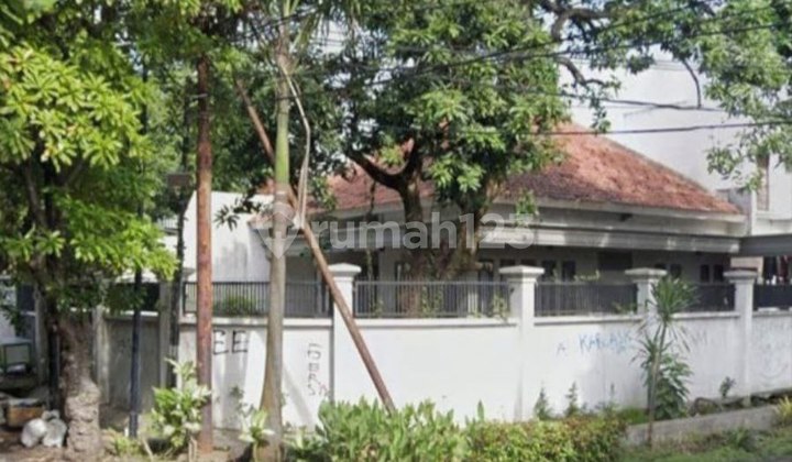 DISEWAKAN RUMAH JALAN AMBENGAN - HOOK - PARKIR LUAS 1