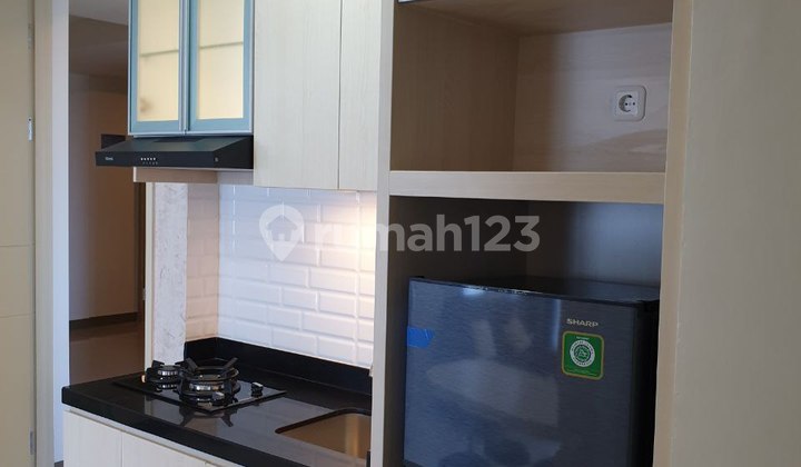 For Rent Amor Pakuwon City Mall Apartment 30th Floor Furnished - Corner