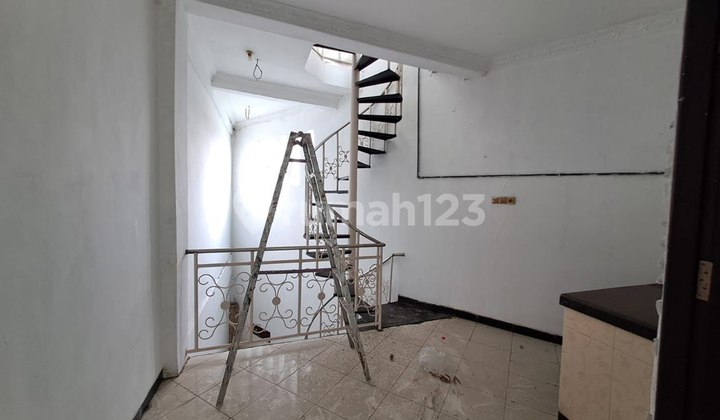 For Rent Shop House on Manyar Main Road - Zero Main Road 2