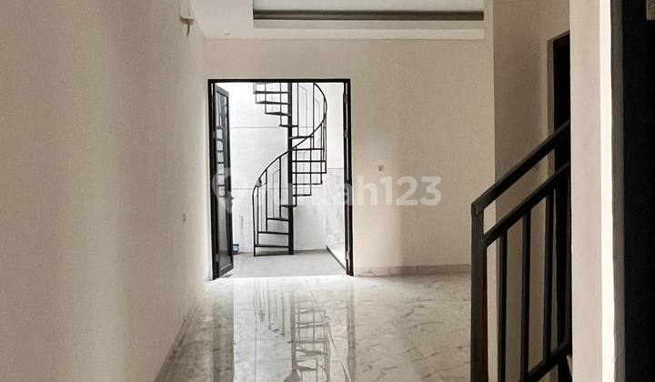 DIJUAL RUMAH SEMOLOWARU TENGAH