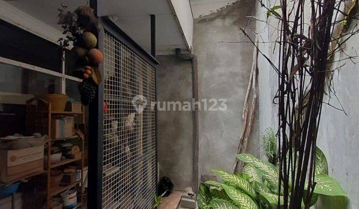 Rumah Panjang Jiwo Permai Selatan Strategis Row 3 Mobil 2