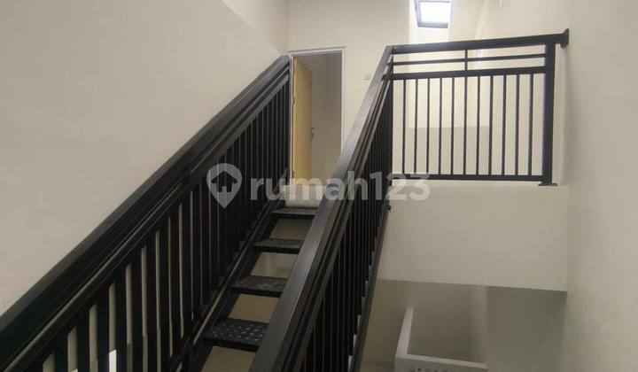 Dijual Cepat Rumah Ketintang Regency - Baru Gress 2