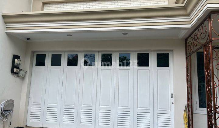 Dijual Rumah Intercon Jakarta Barat , Lt 300m2 , Semi Furnish  2