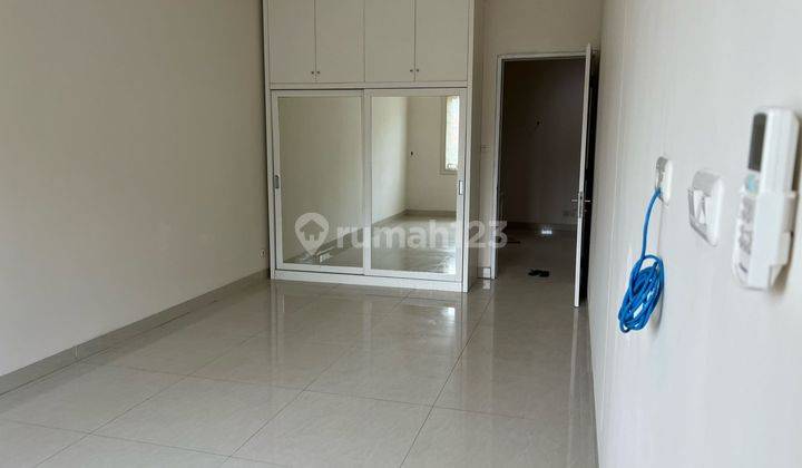 Dijual Rumah Intercon Jakarta Barat , Lt 300m2 , Semi Furnish  8