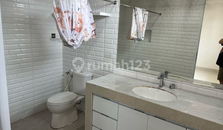Dijual Rumah Intercon Jakarta Barat , Lt 300m2 , Semi Furnish  12