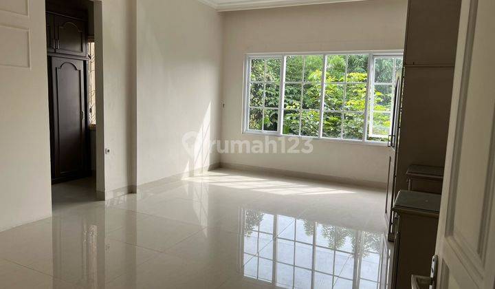 Dijual Rumah Intercon Jakarta Barat , Lt 300m2 , Semi Furnish  13
