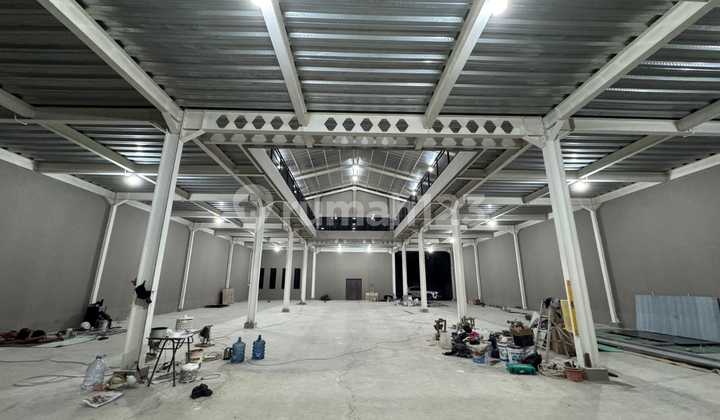 Warehouse for sale in Kapuk, land area 1200m², building area 1823m². Price 25M.