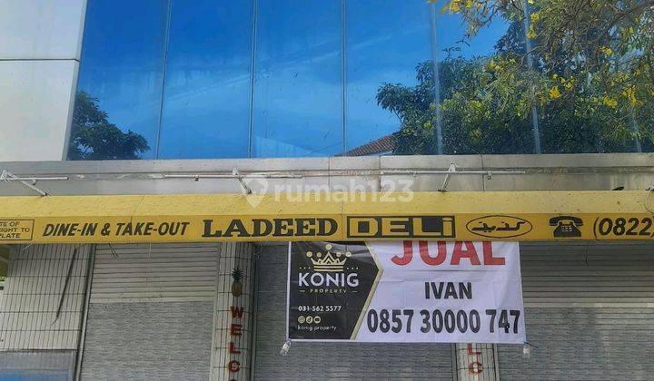 Surabaya Kota. Jalan Tunjungan. Komersial Area.