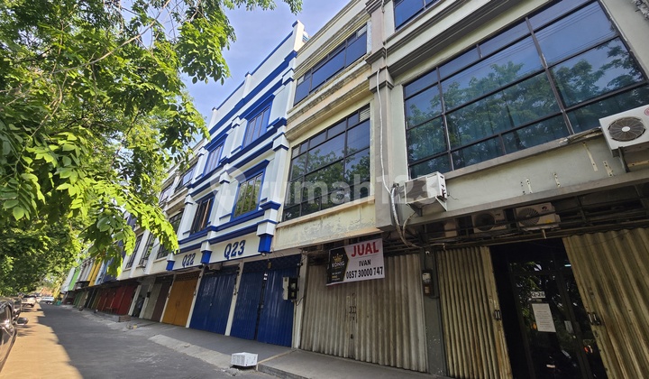 Rungkut Mega Raya. Ruko 3 Lantai. Hadap Jln Raya