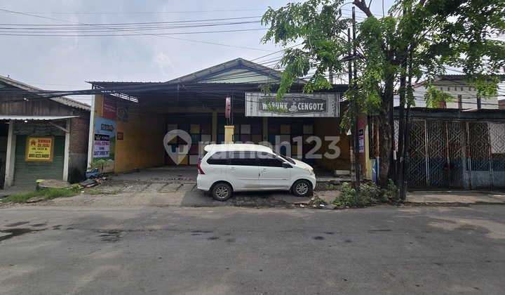 Manukan Kulon. Wonorejo. Commercial Area.