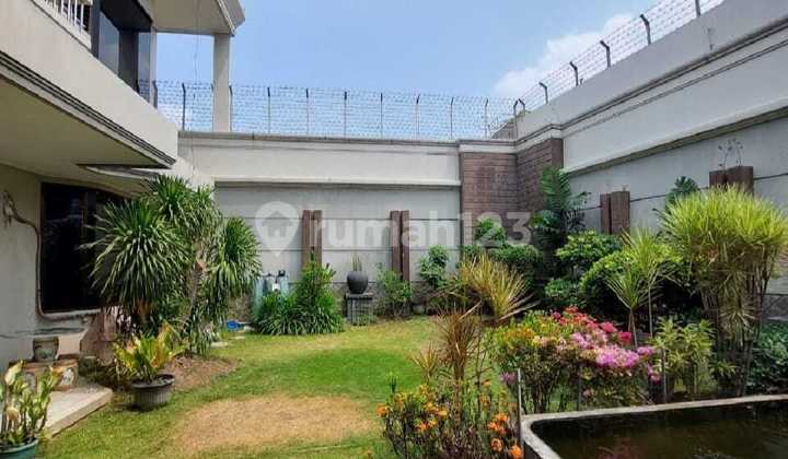 Beautiful Kupang, Luxurious house, twin roads. 2