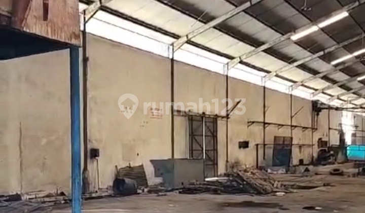 S. Pasuruan. Gunung Gangsir Warehouse. Beji