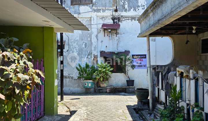 Kenjeran. Warehouse for Industry. Need Money.