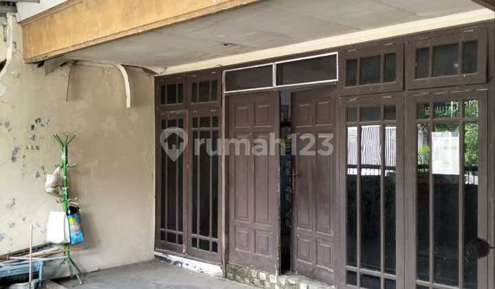 Sidoarjo. Pondok Tjandra Indah. Pineapple Street