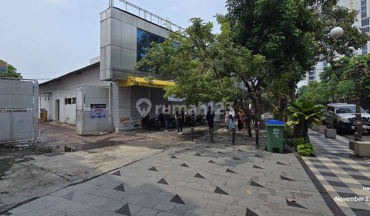 Surabaya Kota. Jalan Tunjungan. Komersial Area.