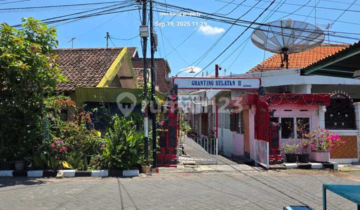 Kenjeran. Warehouse for Industry. Need Money.