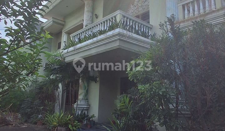 Raya Dharmahusada. Komersial Area. Jalan Kembar.  2