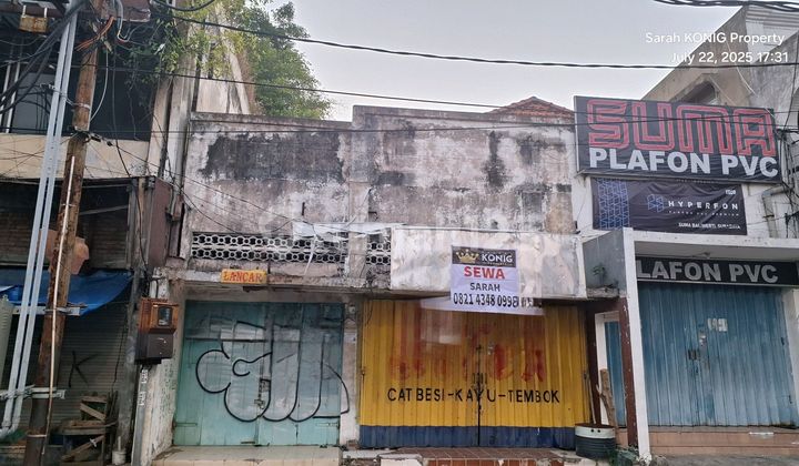 Surabaya City. Stroll around Contong. Baliwerti.