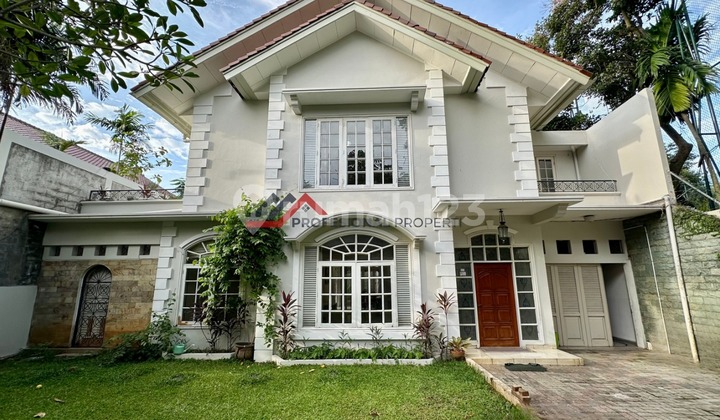 Rumah Modern Classic Dekat Tol Simatupang