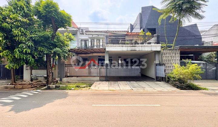 Ready-to-Occupy House in a Complex in Lebak Bulus Ready-to-Occupy House in a Complex in Lebak Bulus