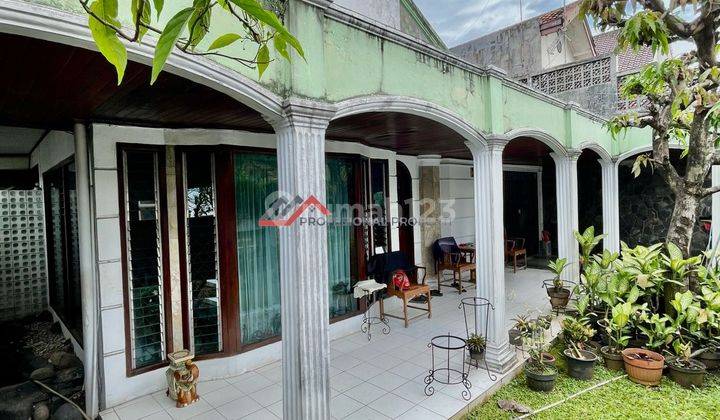 Rumah Lama Terawat Lingkungan Asri Jalan Lebar Dan Besar 1